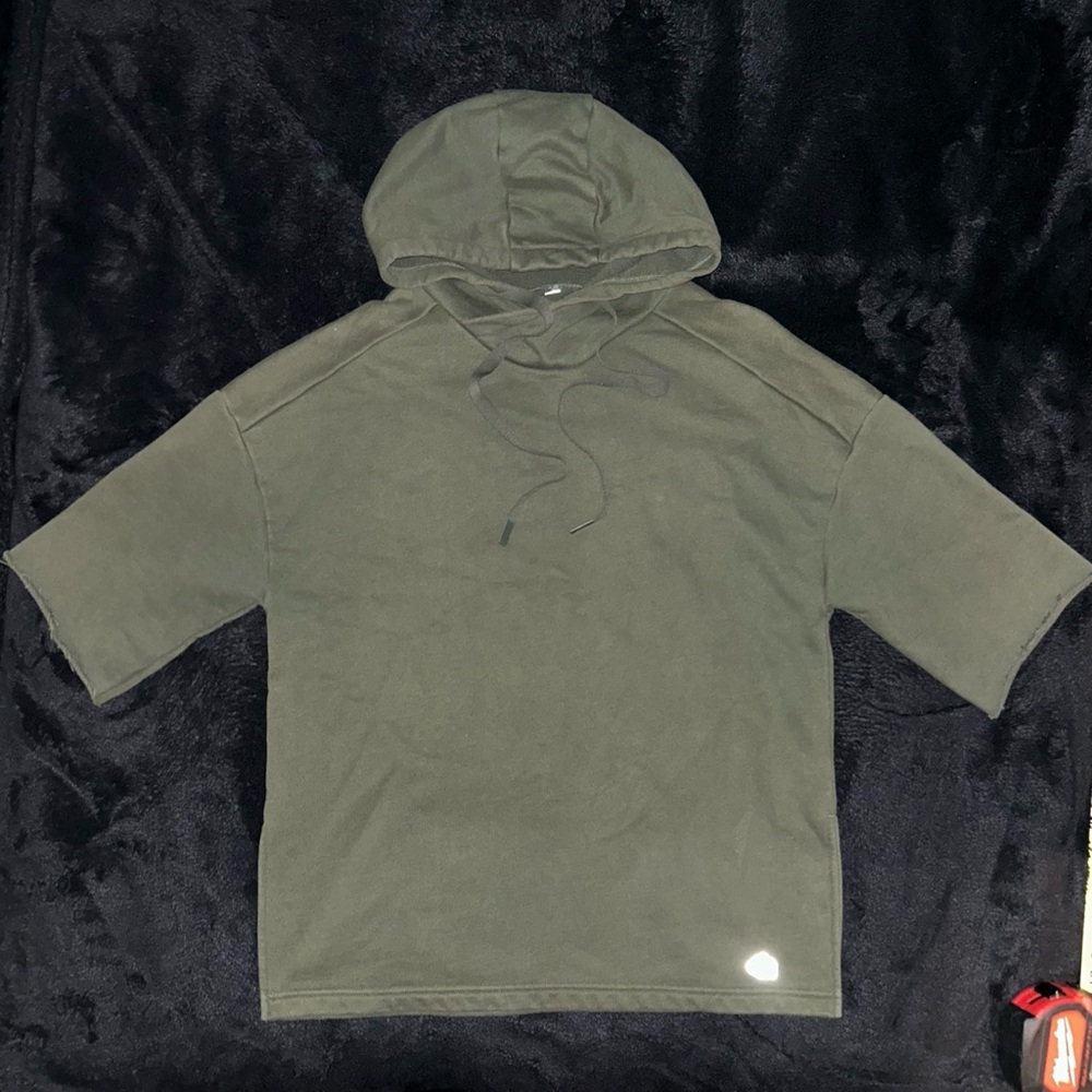 -Alo Yoga Fall Pullover Short Sleeve Green Hoddie
-Size Medium